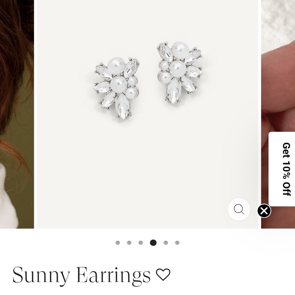Sunny Earrings - Silver and White Floral Cluster Studs
